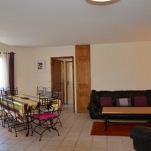 gites-le-chene-le-tilleul.hotels-rhonealpes.com/